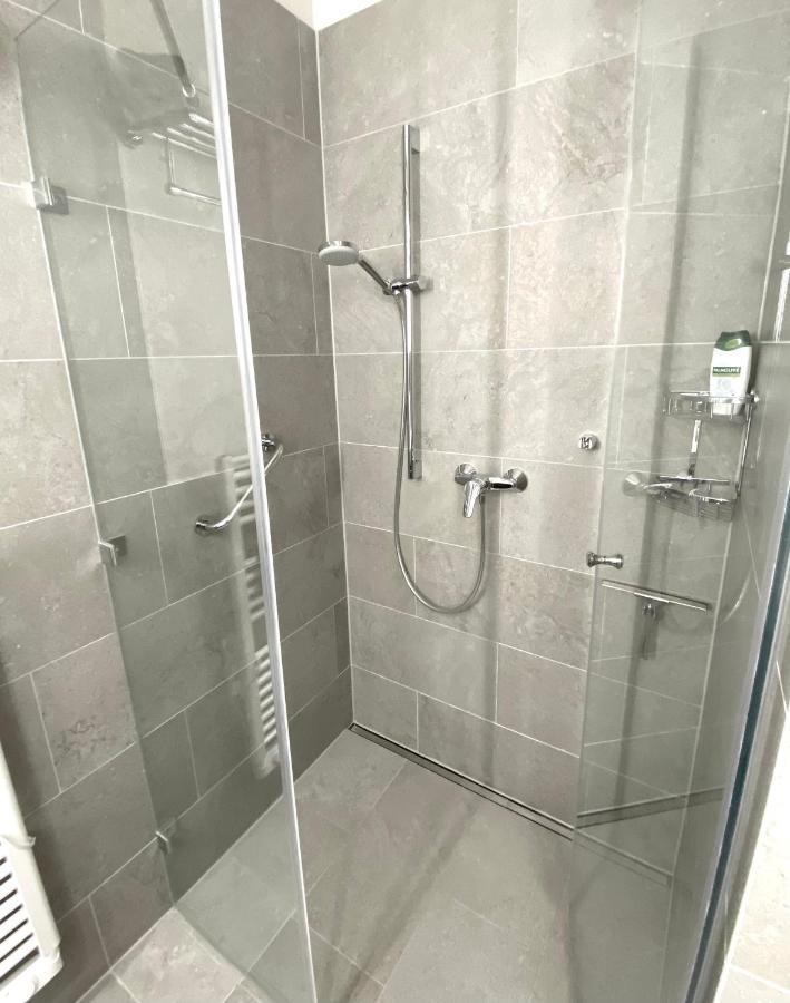 Atrium Apartman Heviz Mit Panoramaterrasse Und Tiefgarage Exteriör bild