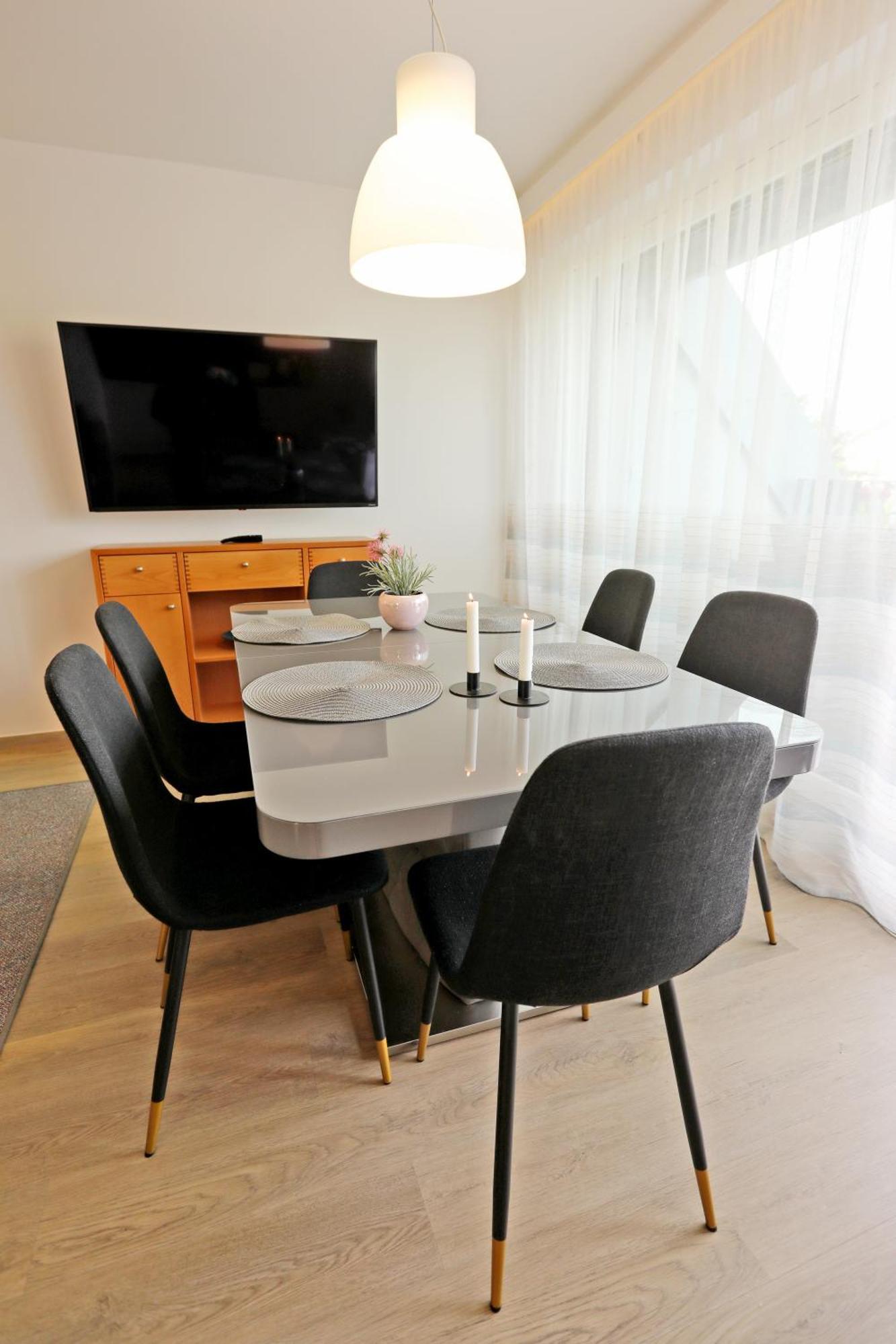 Atrium Apartman Heviz Mit Panoramaterrasse Und Tiefgarage Exteriör bild