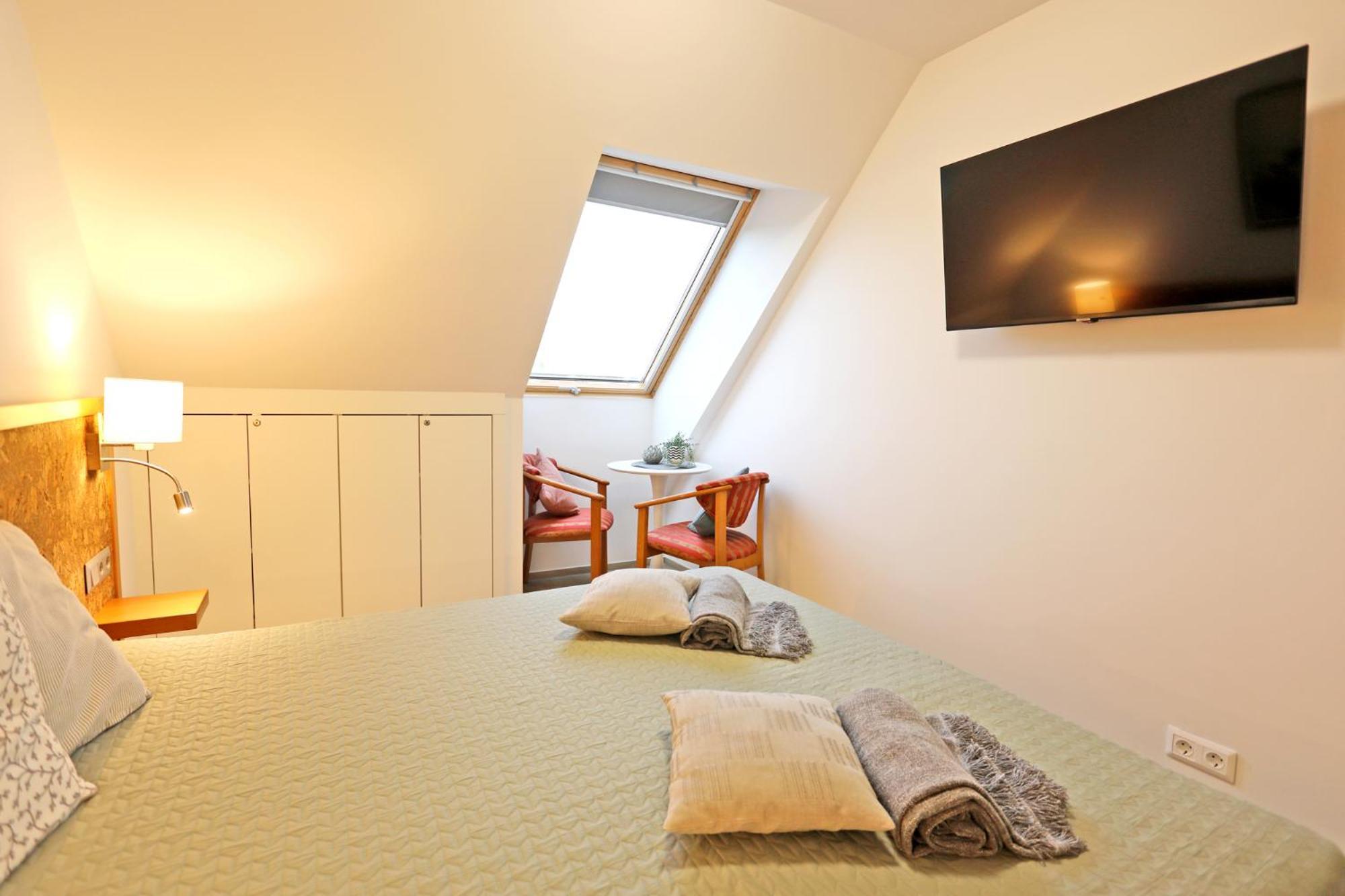 Atrium Apartman Heviz Mit Panoramaterrasse Und Tiefgarage Exteriör bild